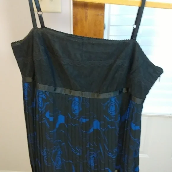 INC Black Blue Party Spaghetti Strap Pleated Lace Bodice Top Blouse Size 12 - Picture 7 of 10